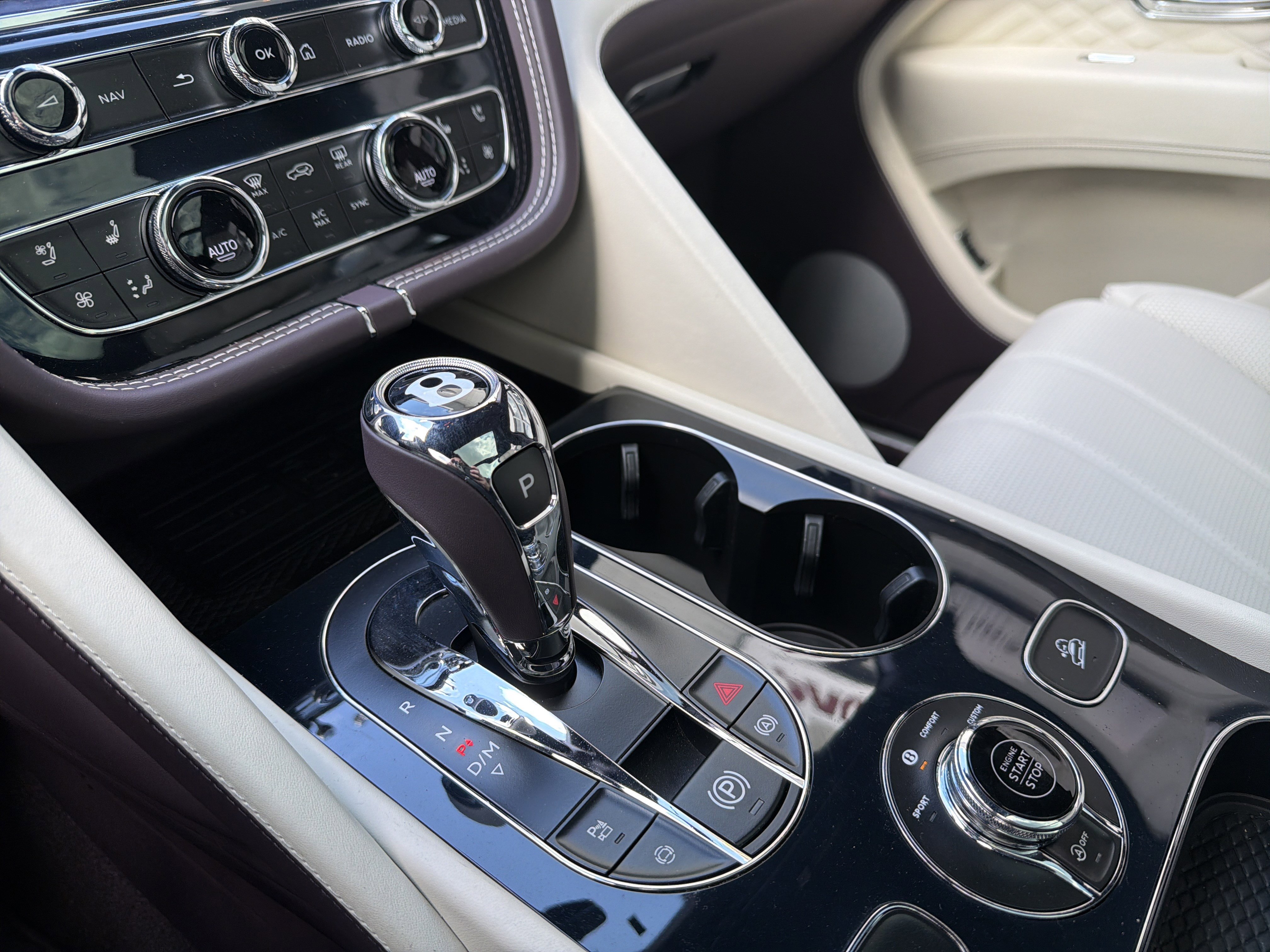 Used 2024 Bentley Bentayga Extended Wheelbase AWD/4WD image 18