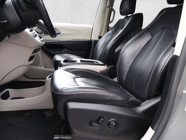Used 2022 Chrysler Pacifica Touring-L FWD image 19