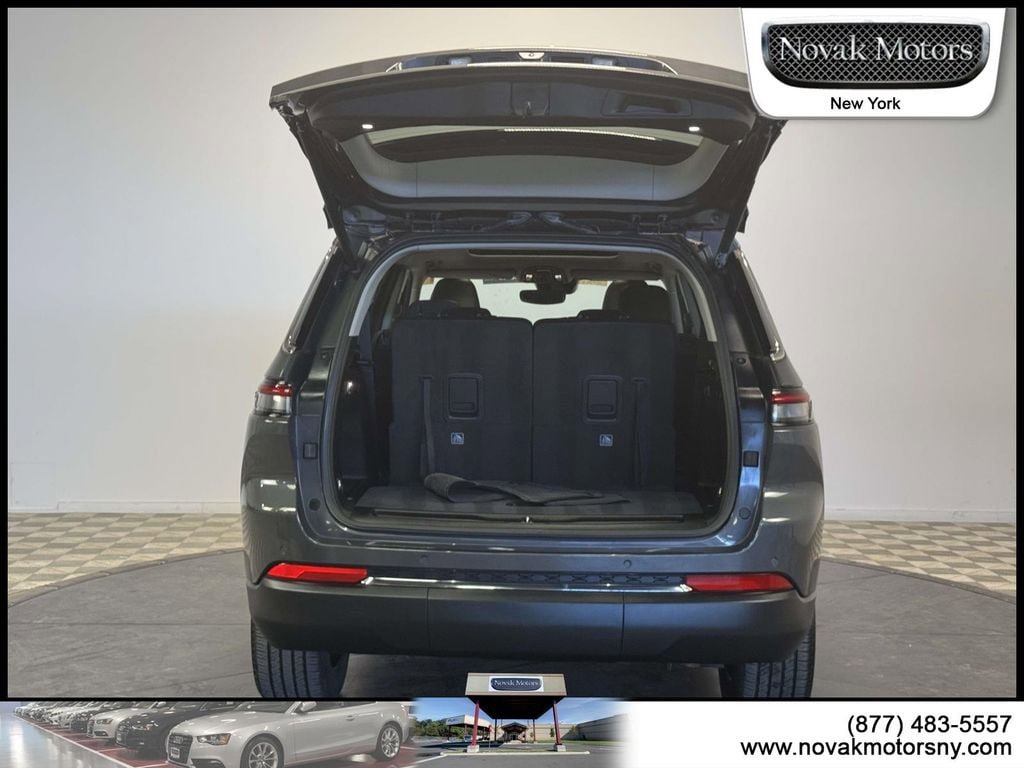 Used 2023 Jeep Grand Cherokee L Limited AWD/4WD image 5