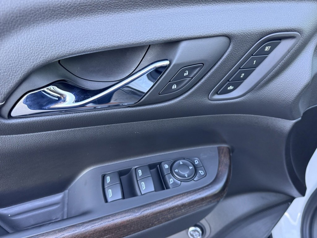 Used 2022 GMC Acadia Denali w/ Denali Technology Package image 23