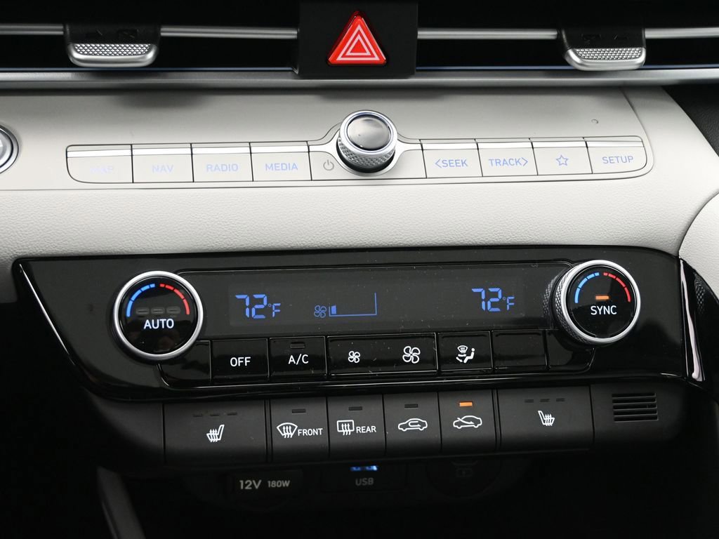 Used 2025 Hyundai Elantra Limited FWD image 19