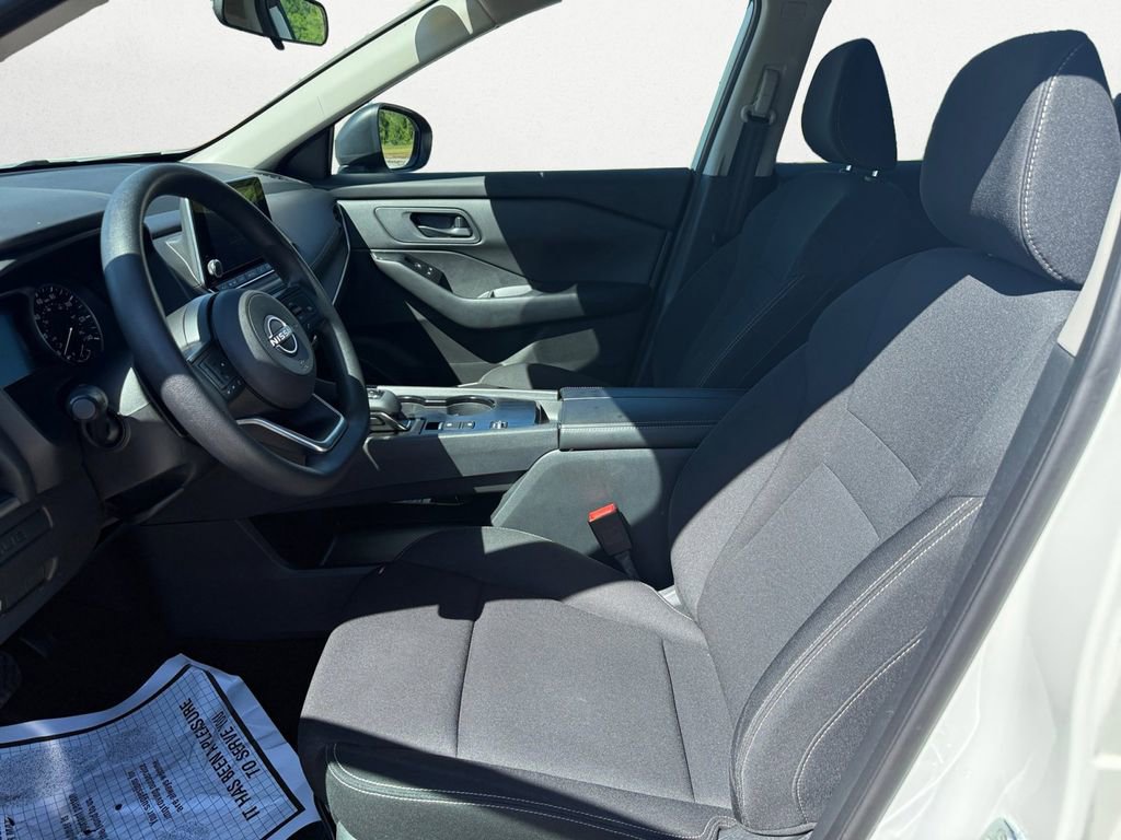Used 2024 Nissan Rogue S FWD image 9