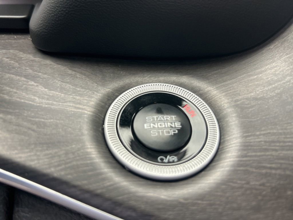 Certified 2024 Jeep Grand Cherokee Limited image 44