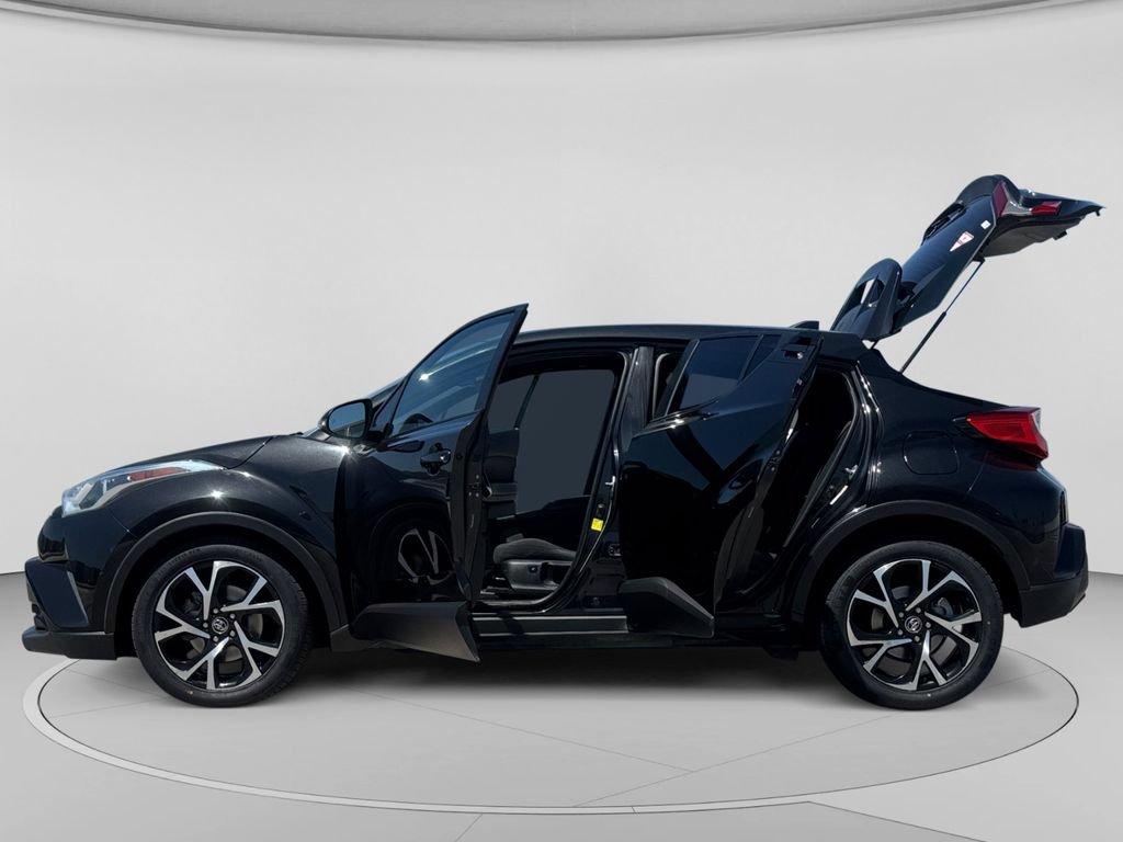 Used 2018 Toyota C-HR XLE FWD image 28