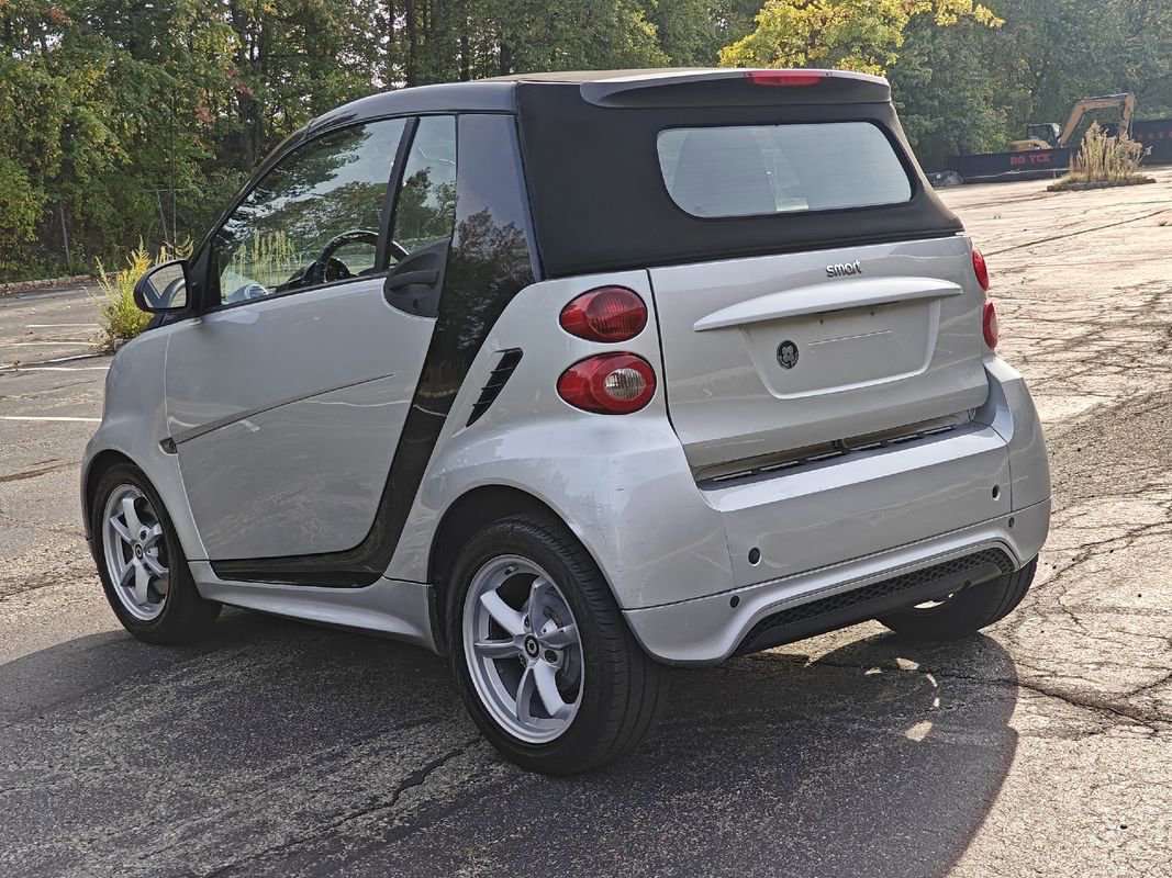 Used 2015 smart fortwo passion image 5