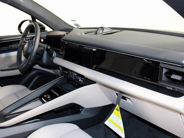 New 2025 Porsche Macan 4S Electric image 31