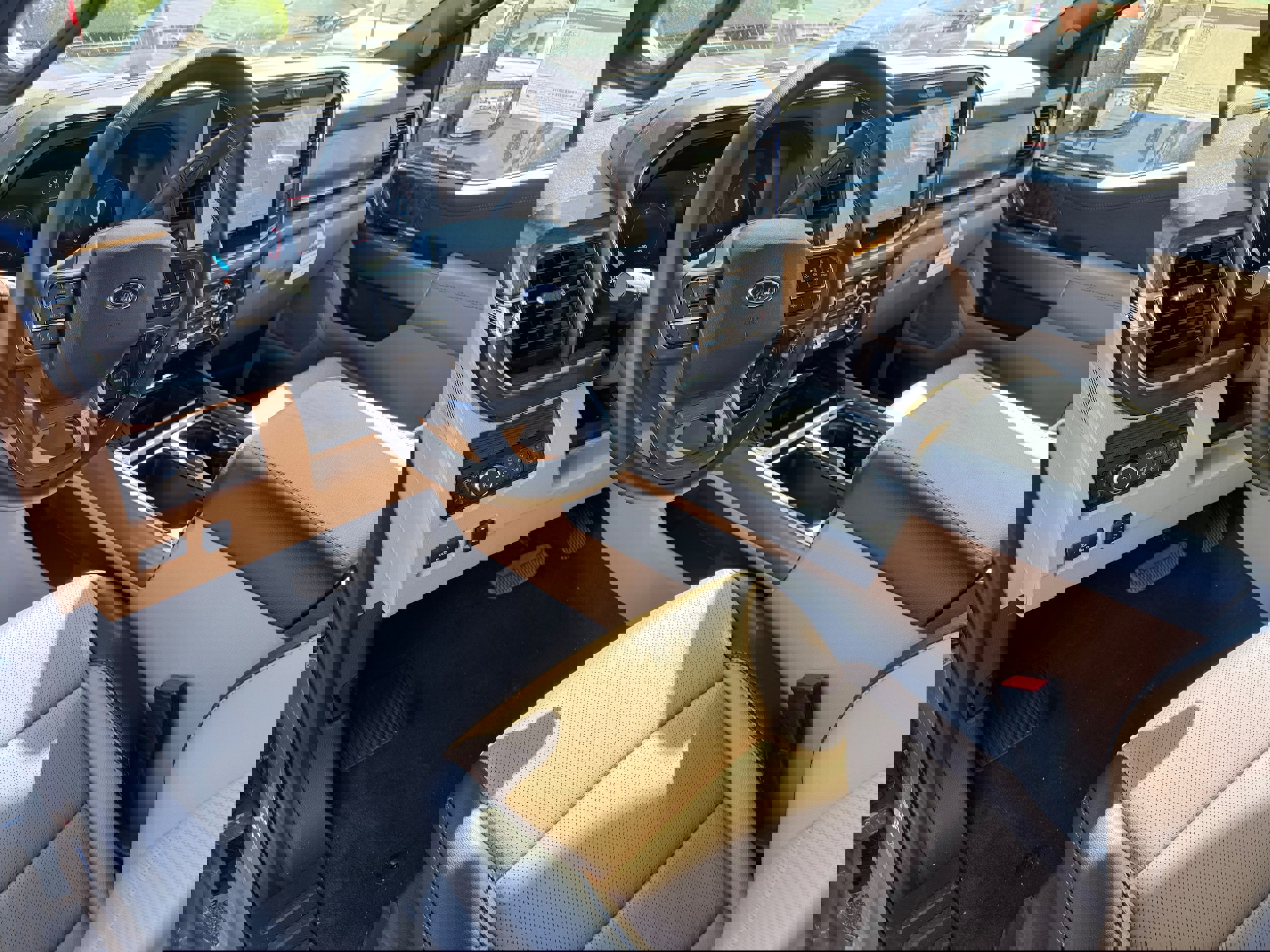 New 2026 Ford F350 Lariat w/ Lariat Premium Package image 11