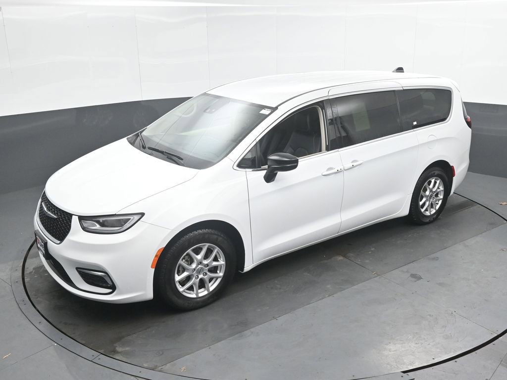 Used 2024 Chrysler Pacifica Touring-L FWD image 37