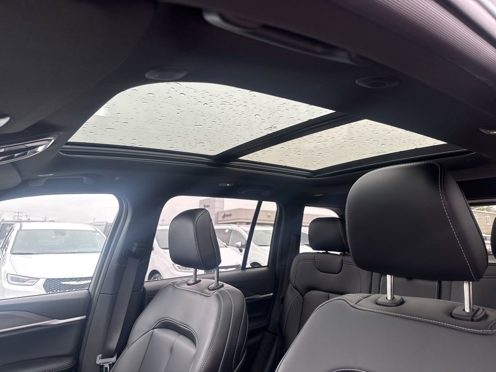 New 2026 Jeep Grand Cherokee Limited AWD/4WD image 18