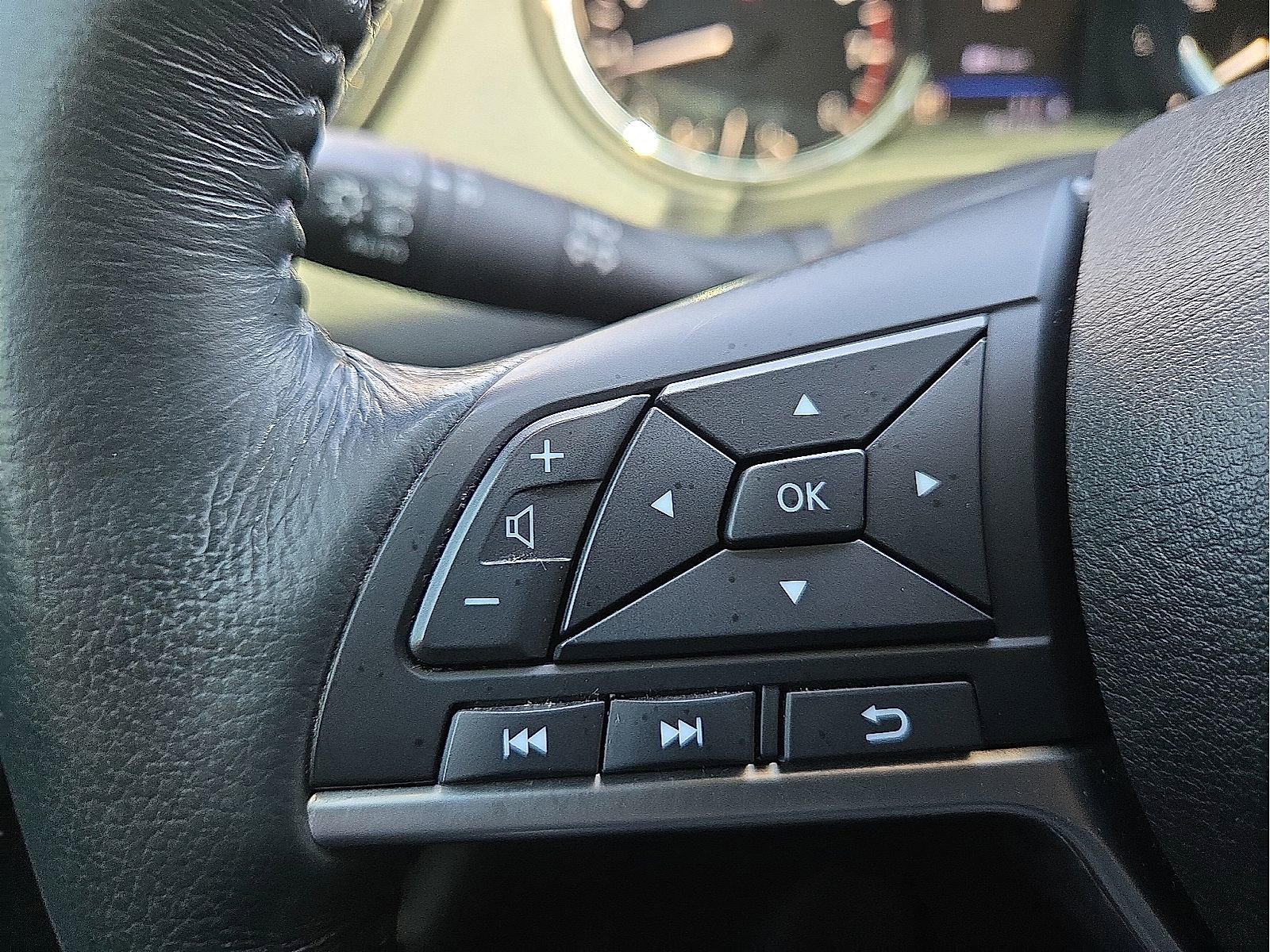 Used 2018 Nissan Rogue SV w/ Premium Package FWD image 19