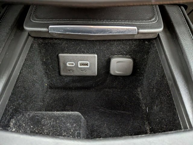 Used 2021 Cadillac XT4 Premium Luxury image 9