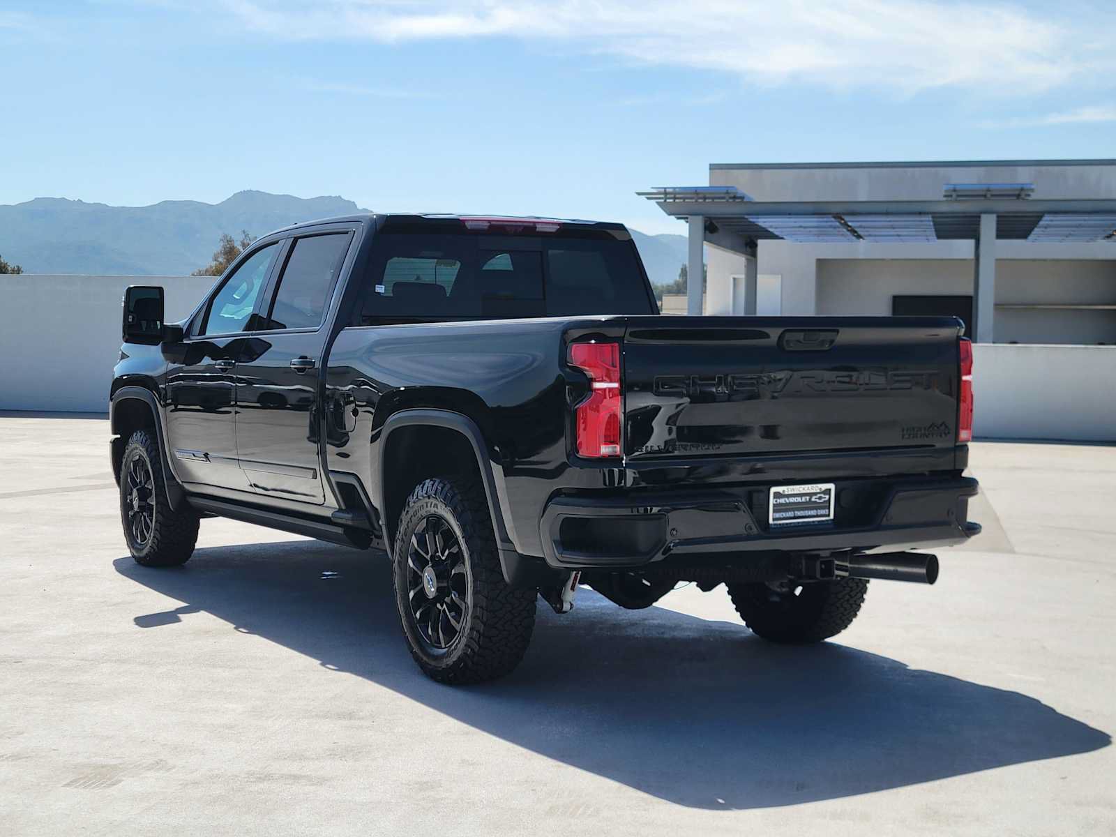 New 2026 Chevrolet Silverado 2500 High Country w/ Midnight Edition AWD/4WD image 5
