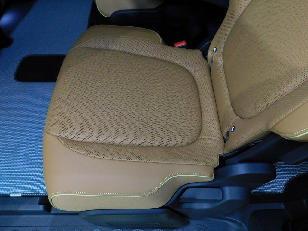 Used 2025 Volkswagen ID. Buzz 1st Edition image 76