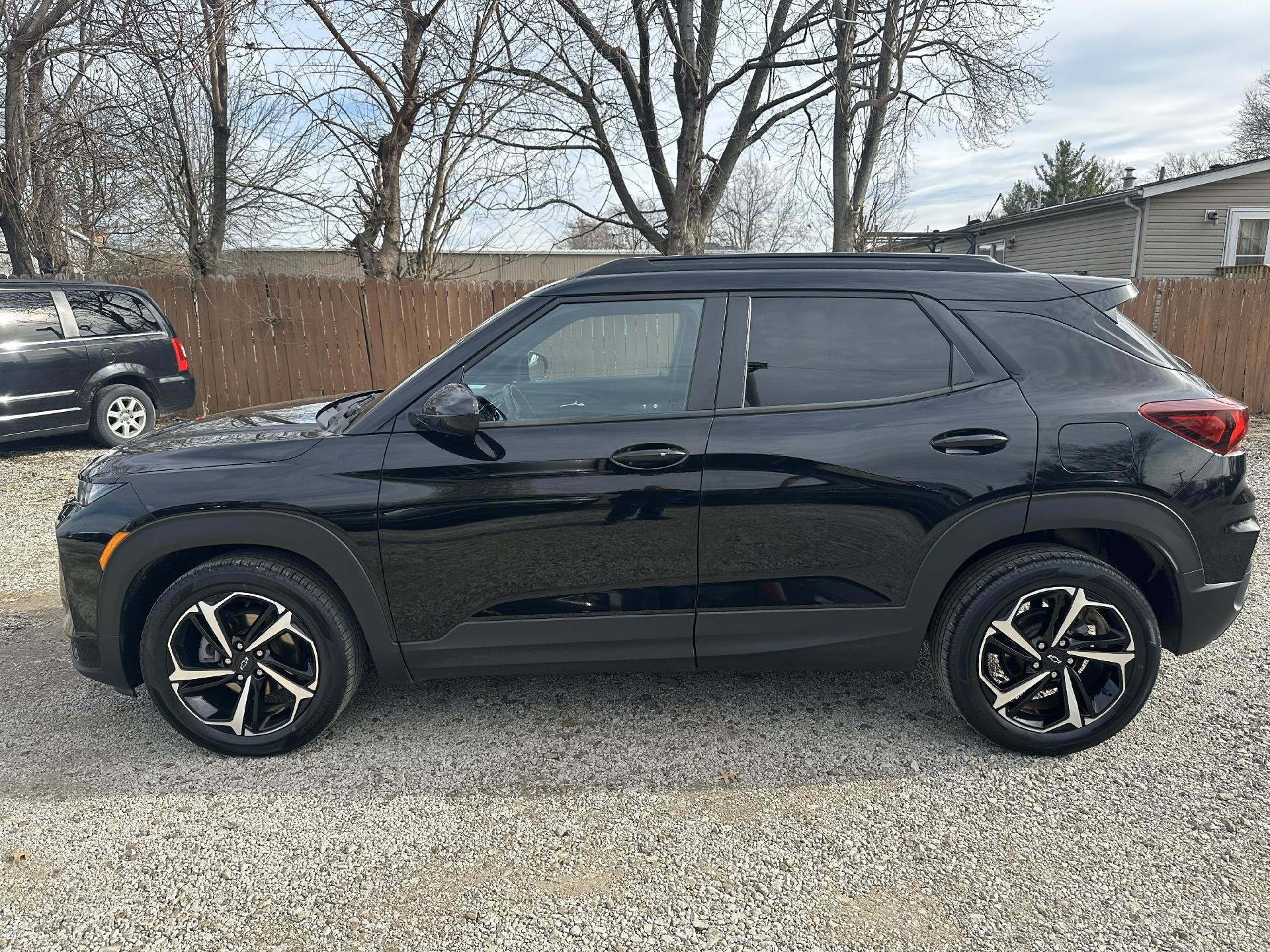 Used 2021 Chevrolet TrailBlazer RS w/ Convenience Package FWD image 2