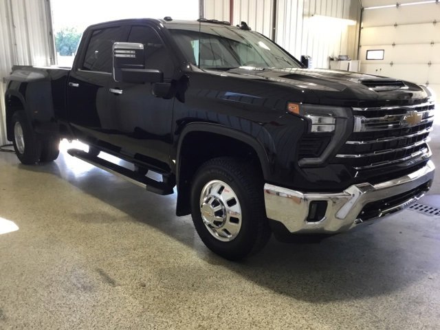 Used 2024 Chevrolet Silverado 3500 LTZ w/ LTZ Plus Package image 5