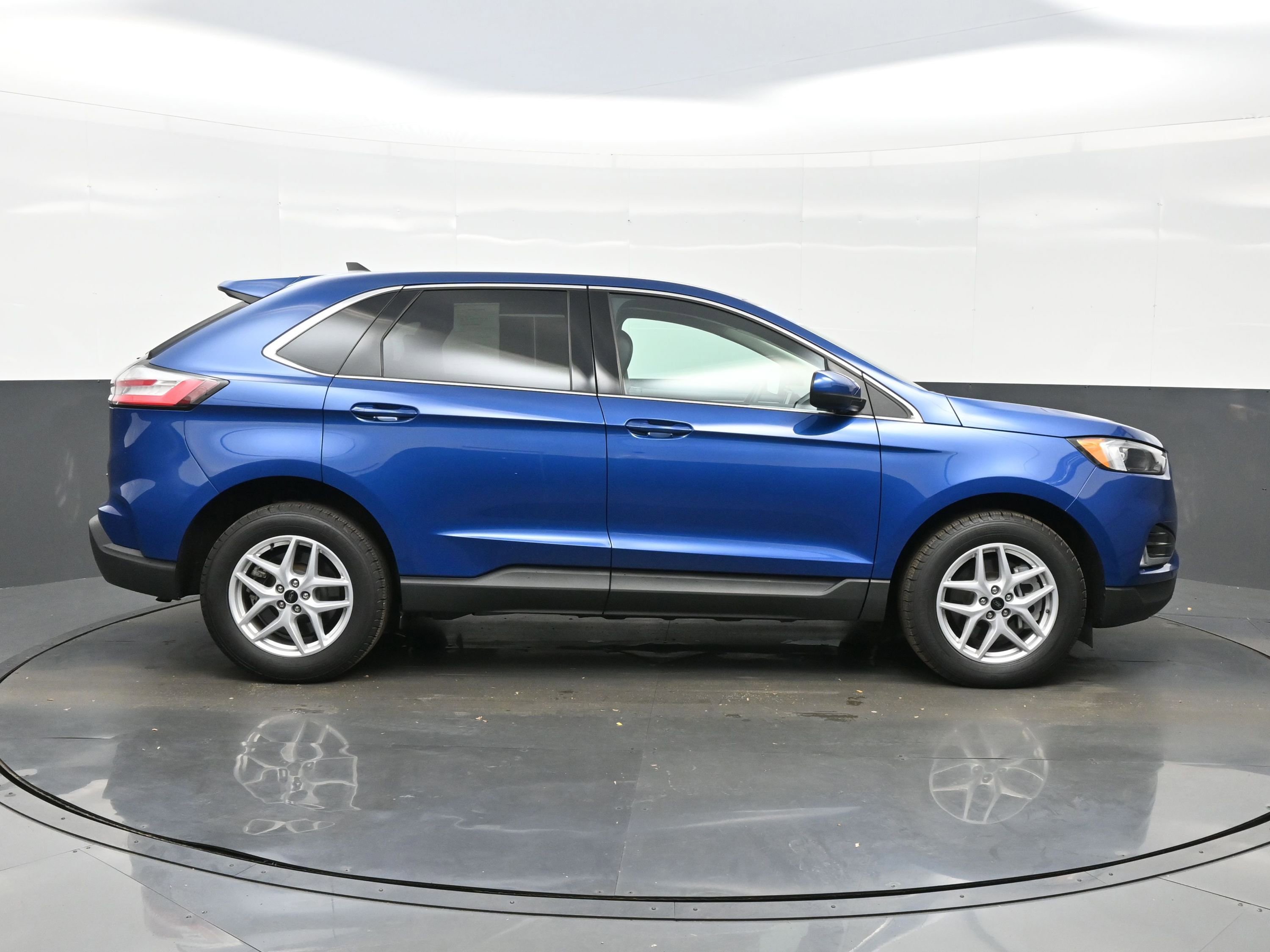 Used 2023 Ford Edge SEL w/ Convenience Package image 7