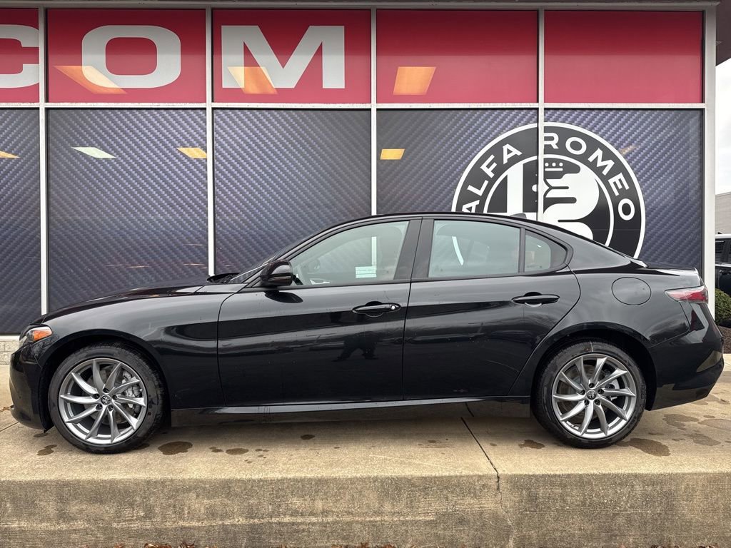 New 2026 Alfa Romeo Giulia AWD image 9