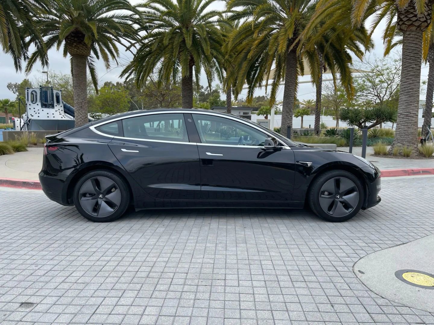 Used 2019 Tesla Model 3 Standard Range Plus image 12