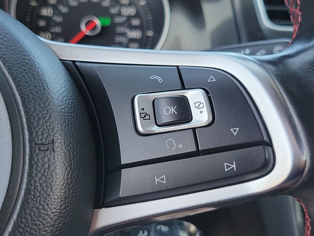 Used 2015 Volkswagen Golf 4-Door FWD image 6