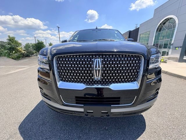 Used 2024 Lincoln Navigator Reserve AWD/4WD image 4
