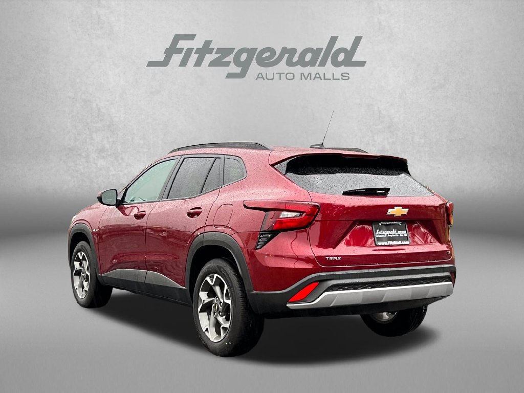 Used 2025 Chevrolet Trax LT FWD image 9