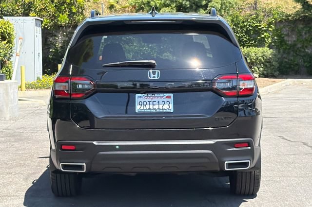 Certified 2025 Honda Pilot Sport image 5
