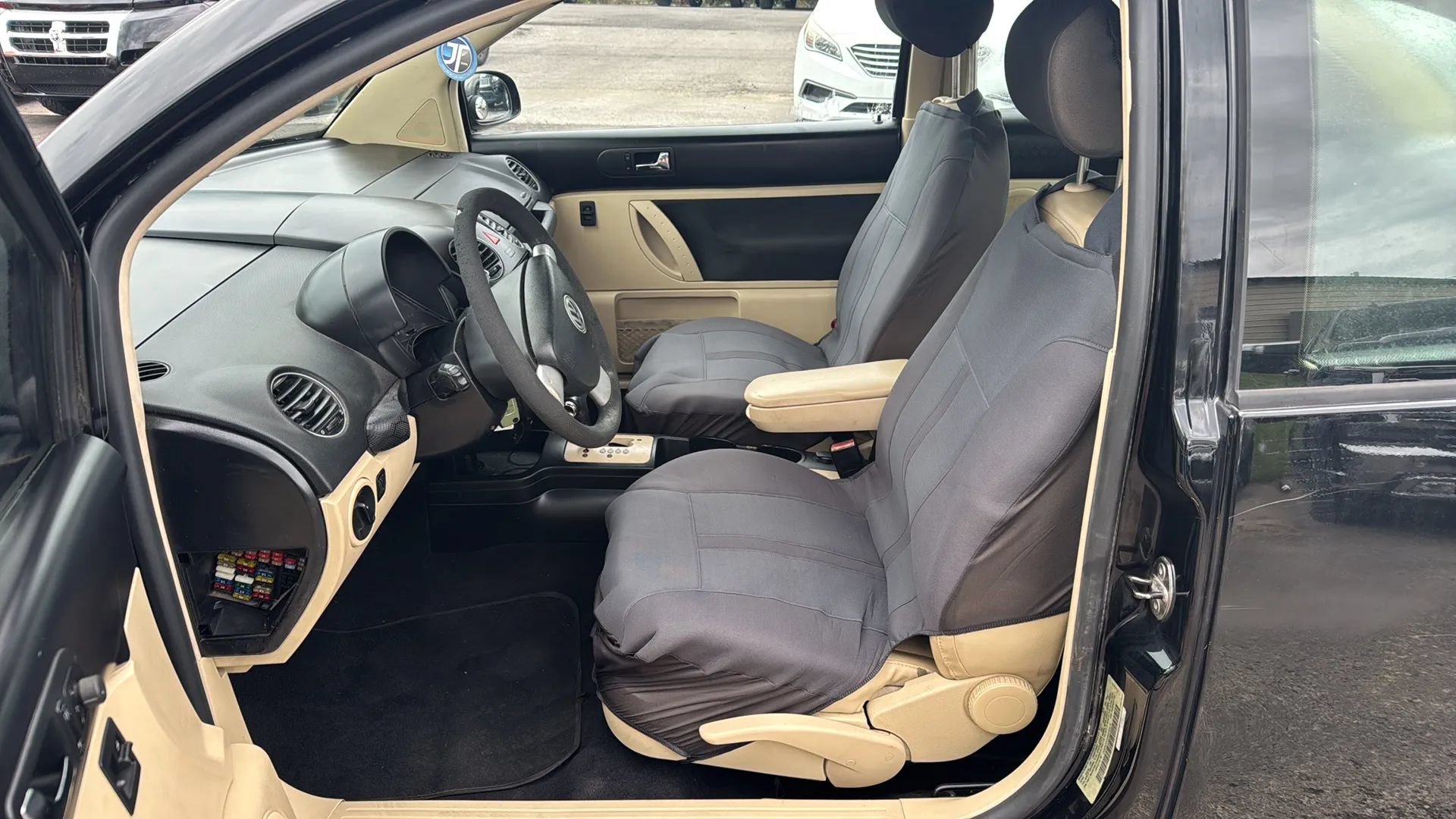 Used 2008 Volkswagen Beetle S FWD image 10