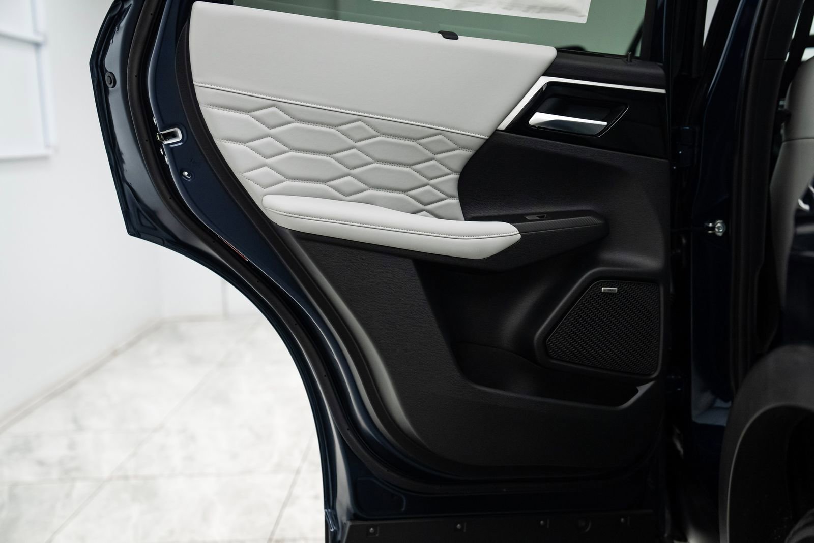 New 2025 Mitsubishi Outlander SEL image 19