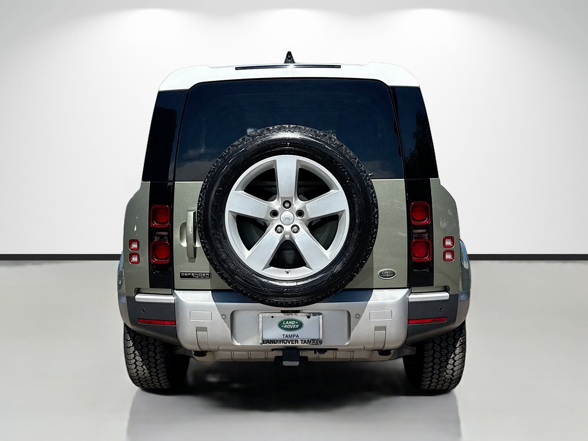 Used 2021 Land Rover Defender 90 First Edition image 4