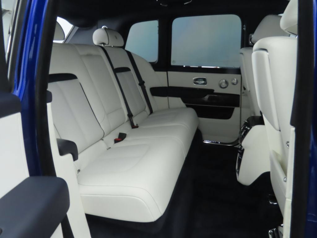 Used 2026 Rolls-Royce Cullinan Black Badge AWD/4WD image 23