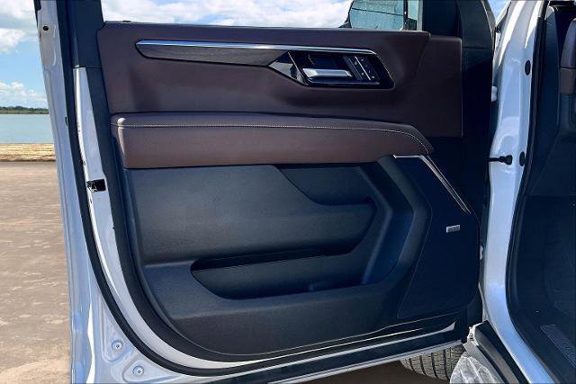 Used 2025 Chevrolet Suburban High Country image 20