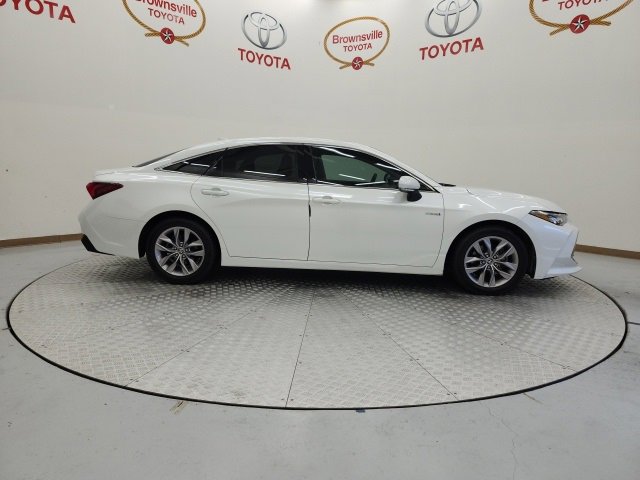 Used 2021 Toyota Avalon XLE w/ Moonroof Package image 3