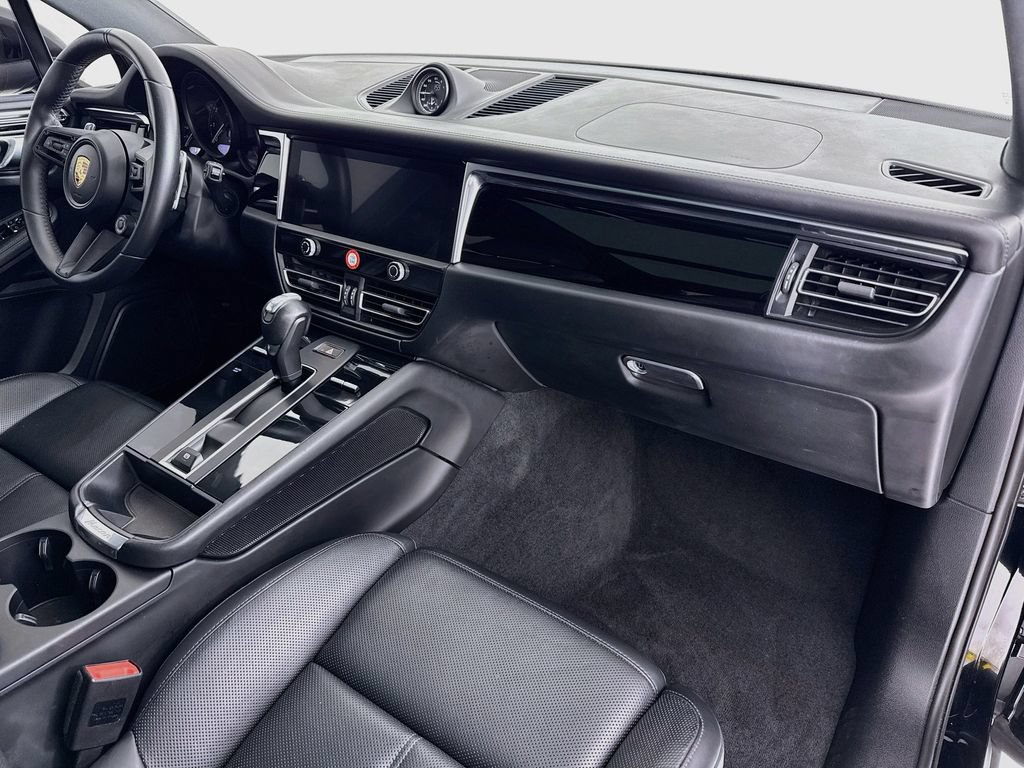 Certified 2023 Porsche Macan Turbo AWD/4WD image 30