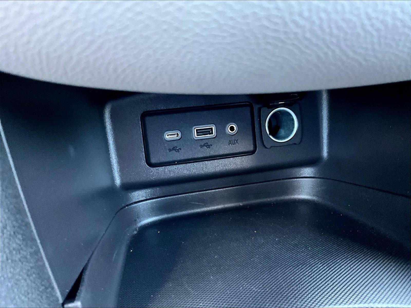 Used 2021 Chevrolet Equinox LS w/ LS Convenience Package FWD image 16