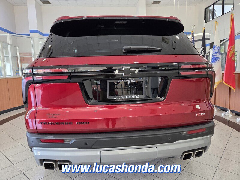 Used 2024 Chevrolet Traverse Z71 w/ Enhanced Driving Package image 5