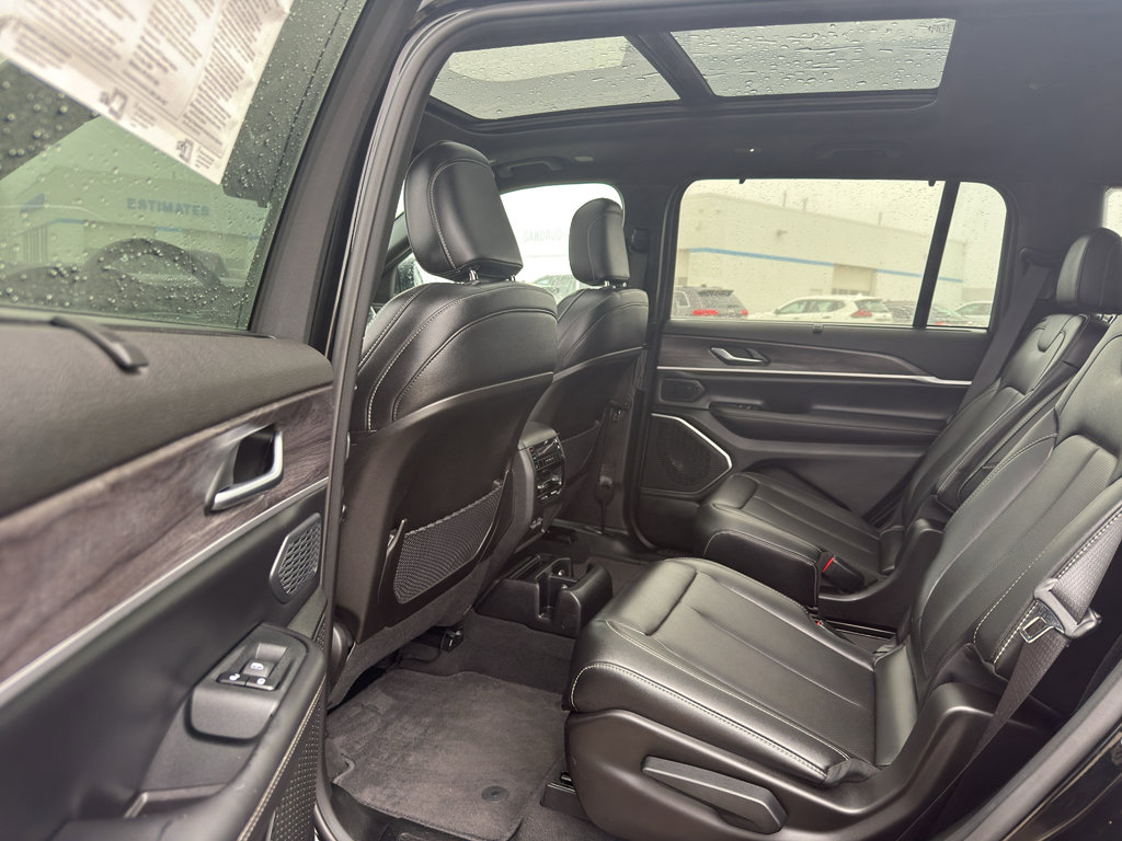 Used 2024 Jeep Grand Cherokee L Limited w/ Luxury Tech Group II AWD/4WD image 31