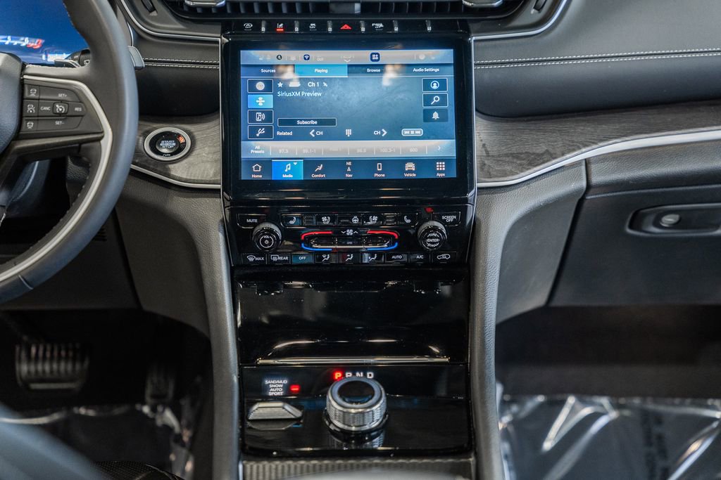 Used 2024 Jeep Grand Cherokee L Limited w/ Luxury Tech Group II image 28