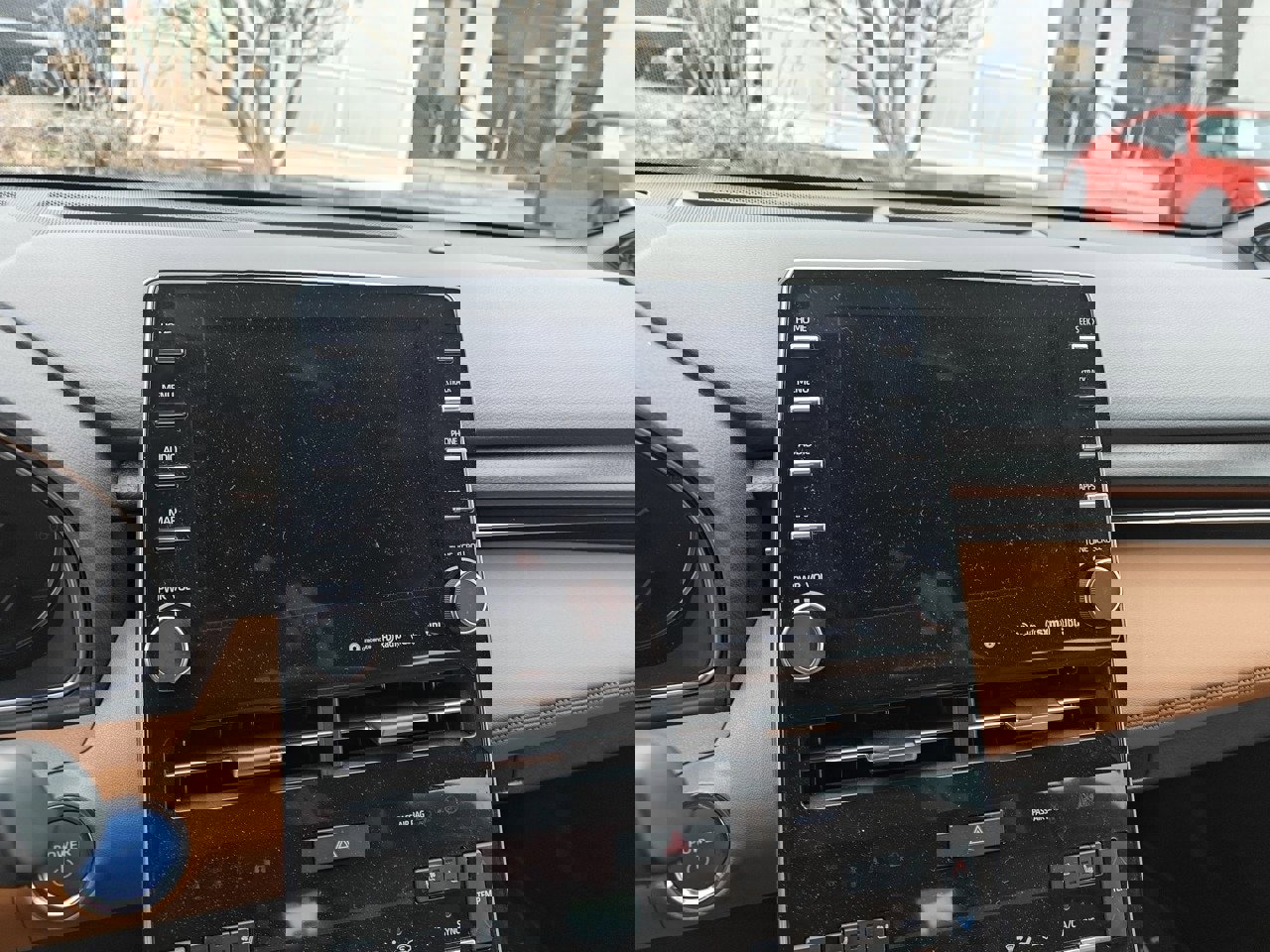 Used 2020 Toyota Avalon Limited image 9