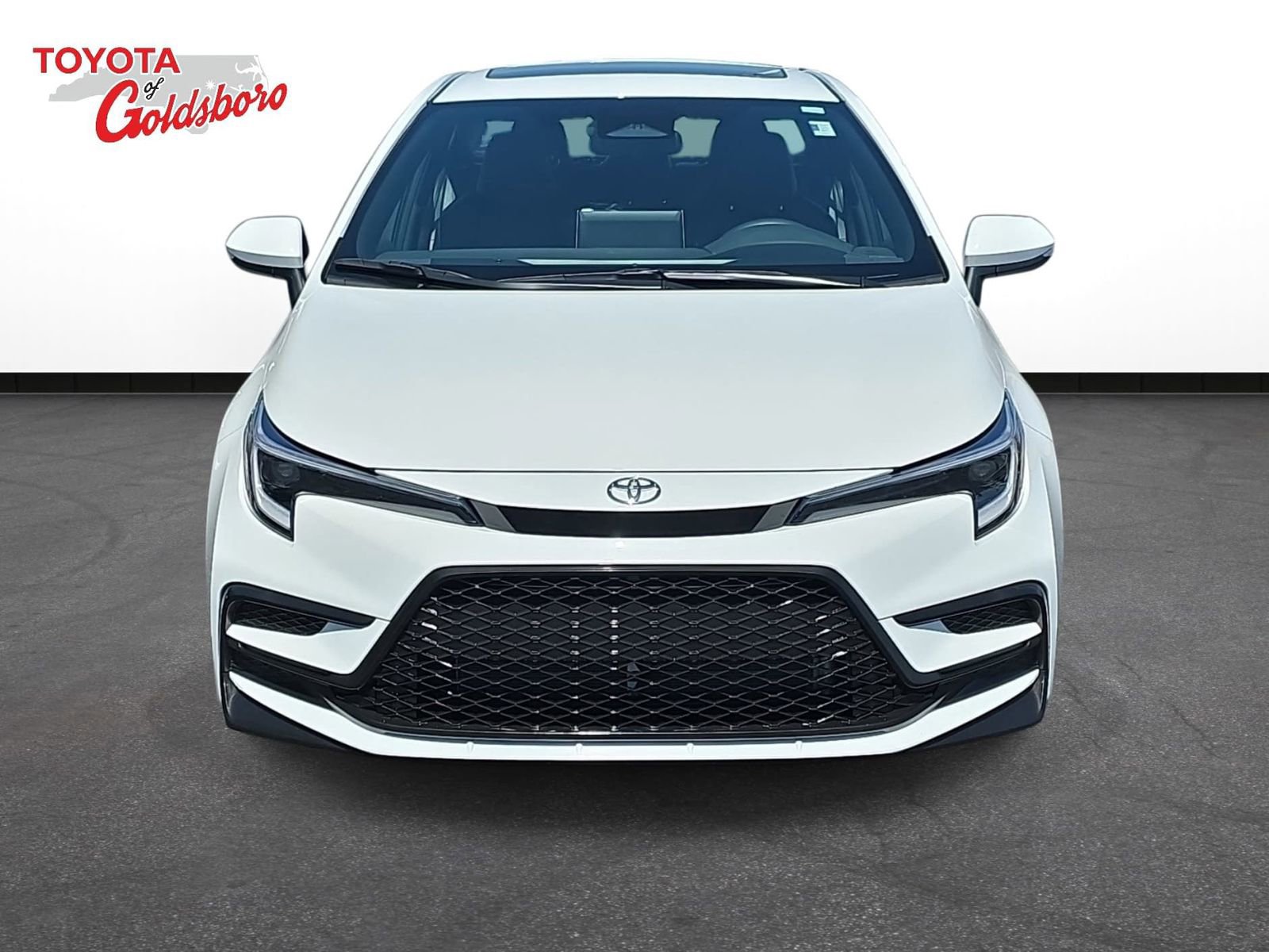 Used 2025 Toyota Corolla XSE FWD image 2