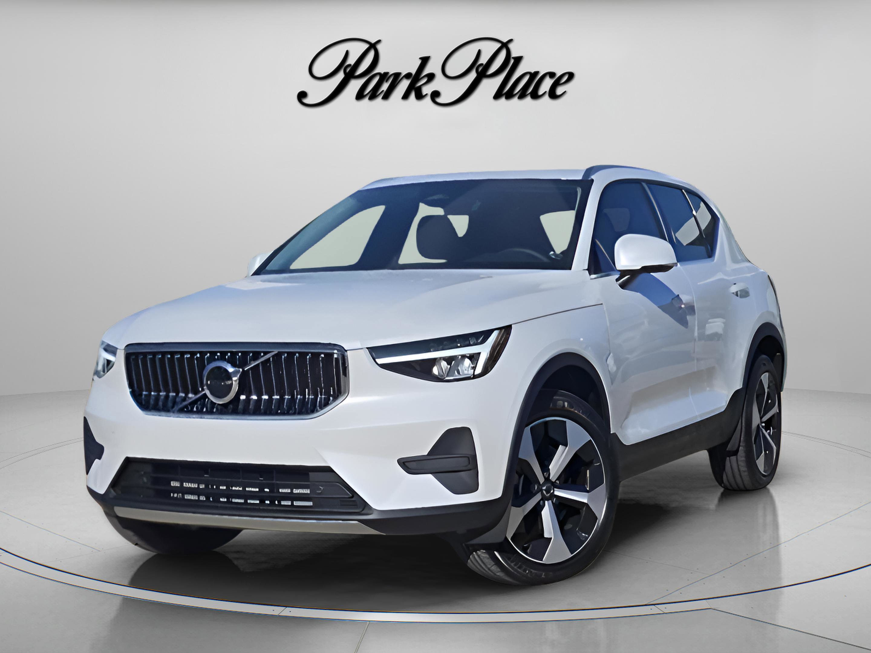 Used 2025 Volvo XC60 T8 Plus w/ Protection Package Premier image 13