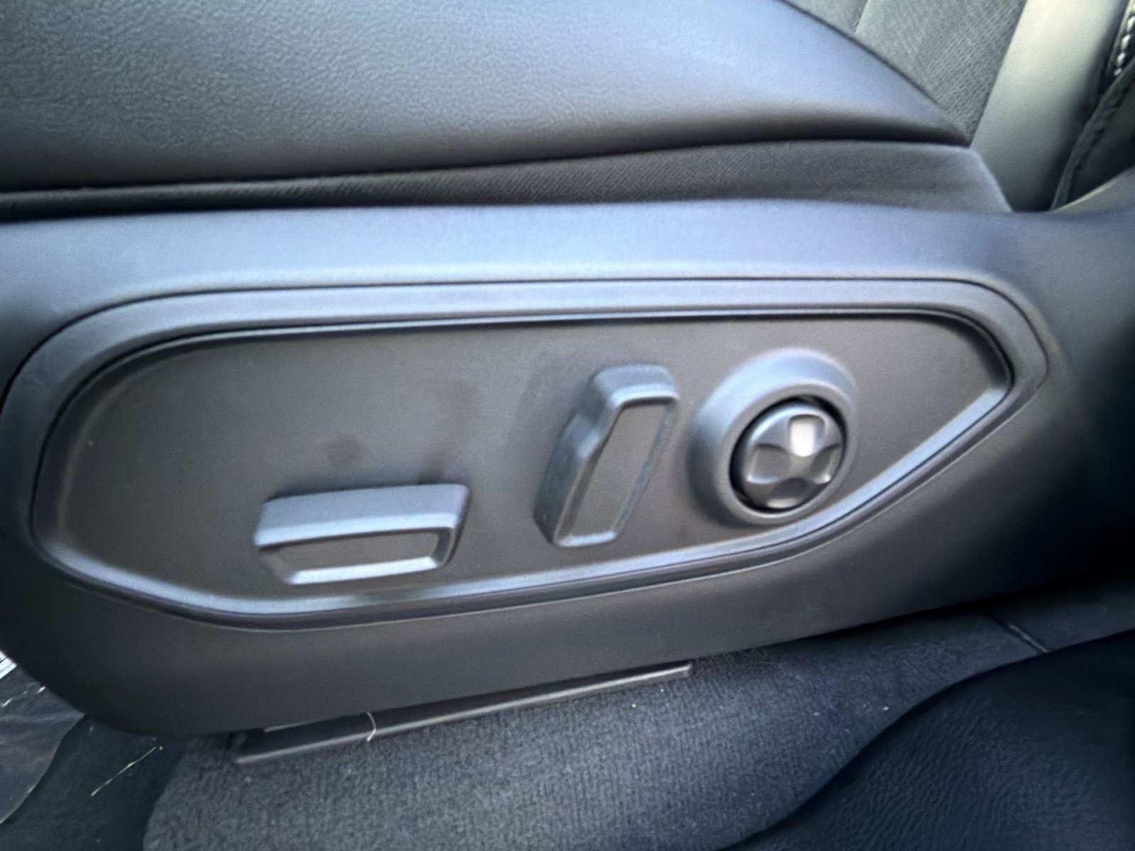 New 2025 Jeep Grand Cherokee Altitude AWD/4WD image 14
