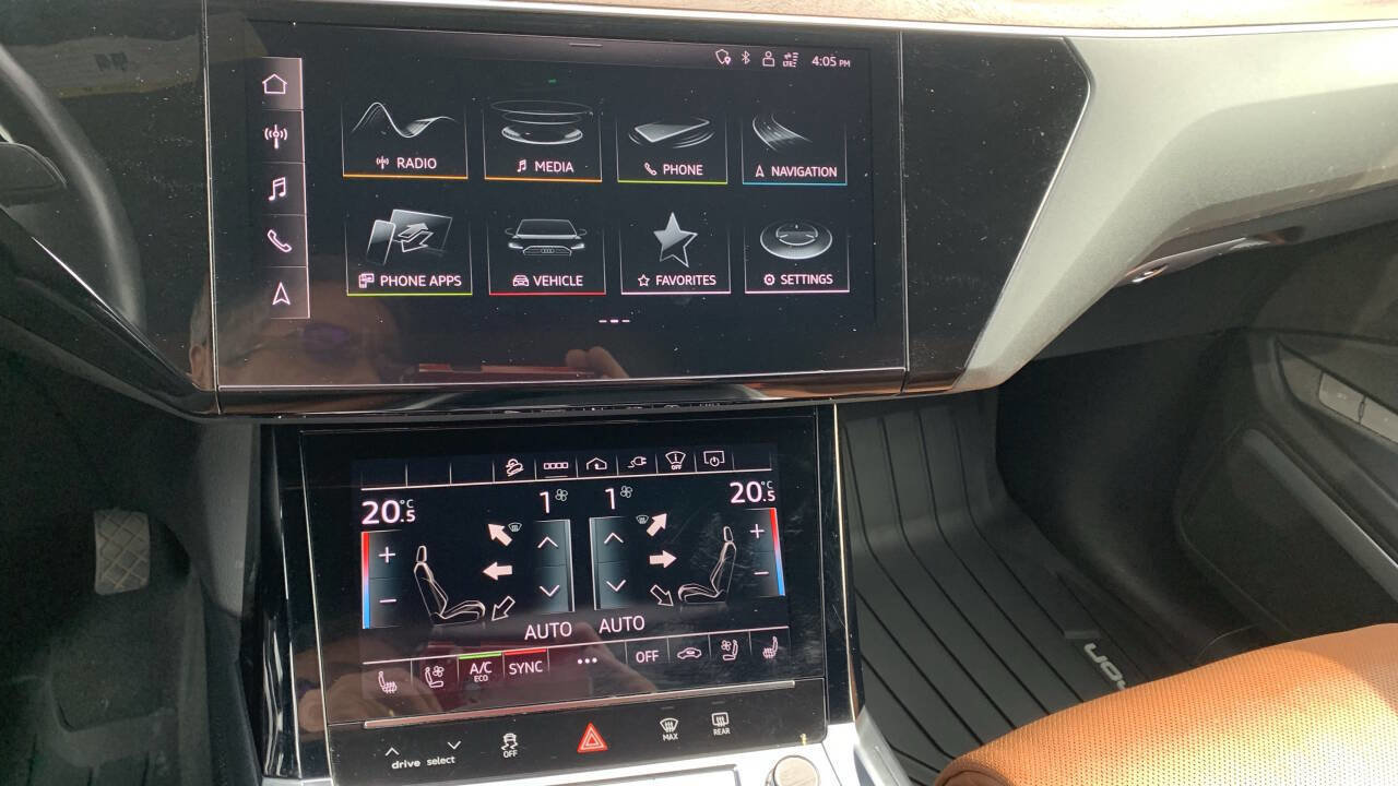 Used 2021 Audi e-tron Prestige w/ Prestige Package AWD/4WD image 28