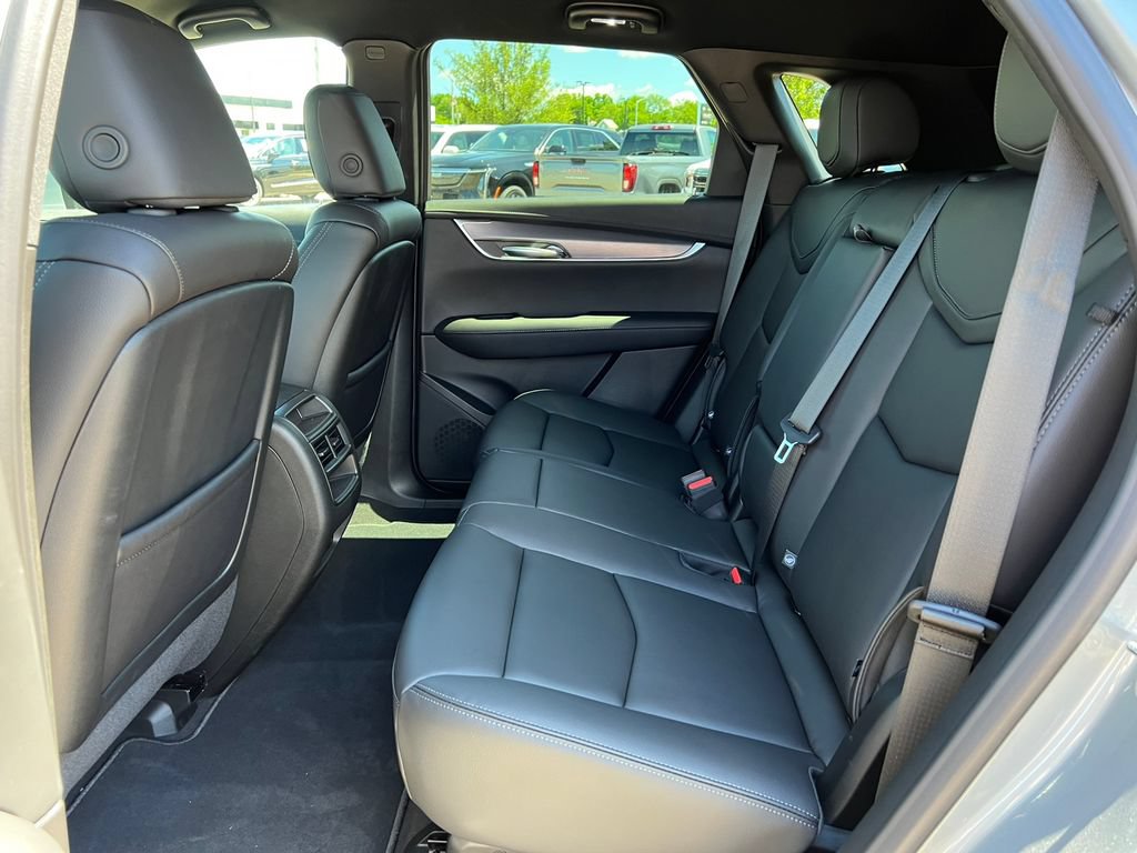New 2026 Cadillac XT5 Luxury w/ LPO, Floor Liner Package AWD/4WD image 5