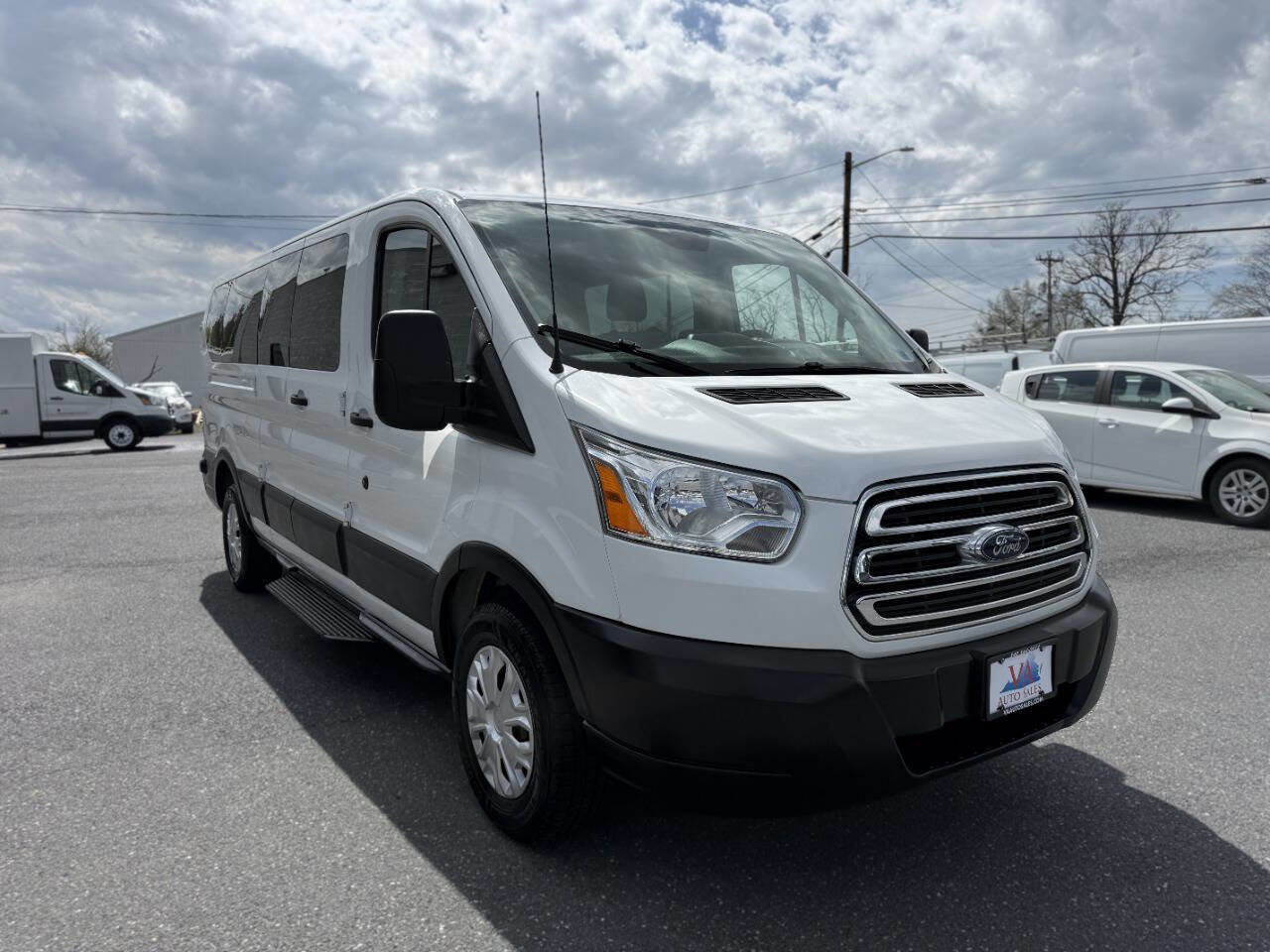 Used 2019 Ford Transit 350 XLT RWD image 4