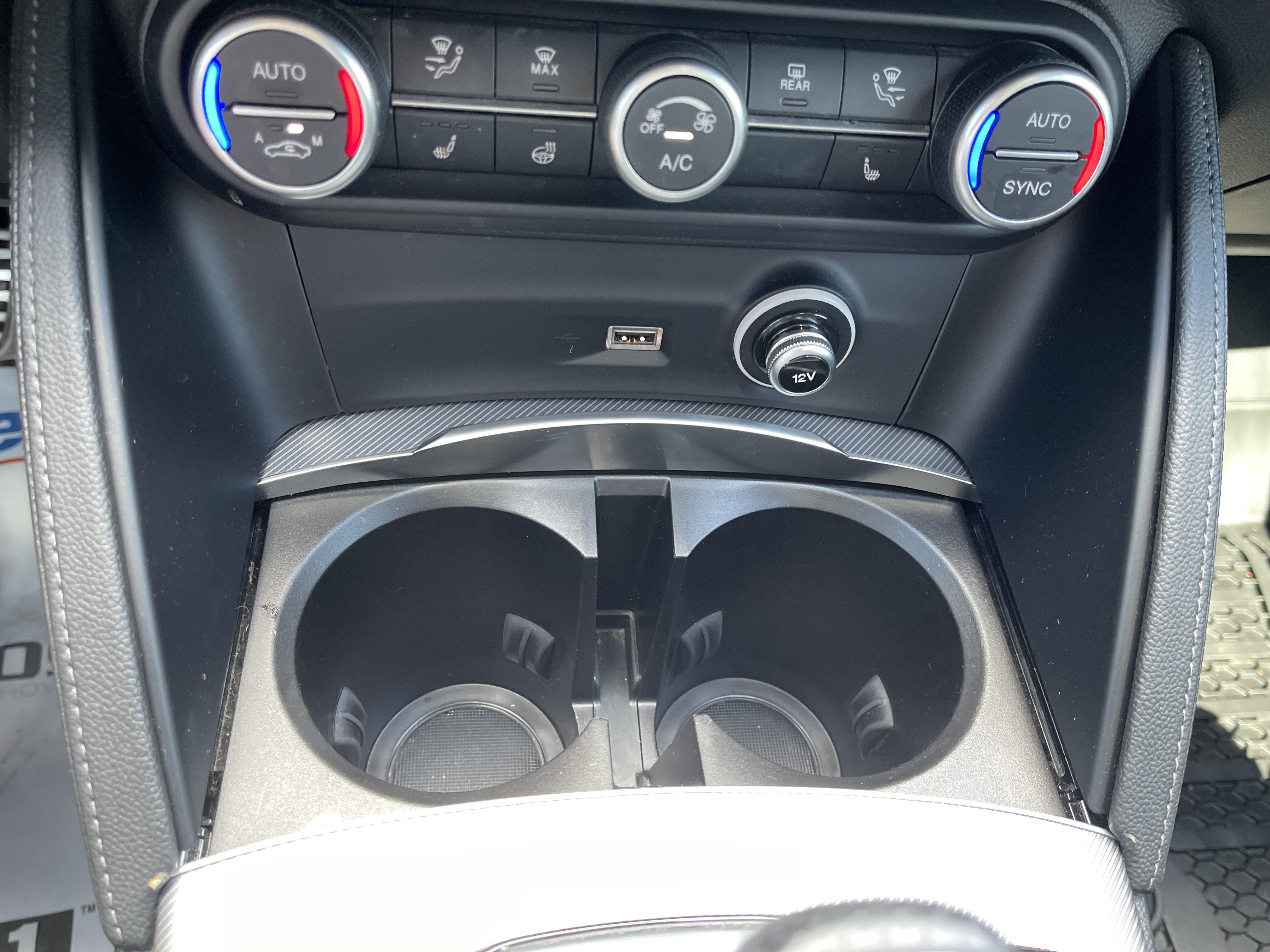 Used 2022 Alfa Romeo Stelvio Veloce AWD/4WD image 27