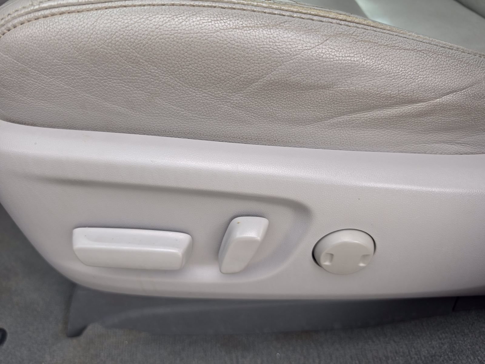 Used 2020 Toyota Sienna XLE Premium FWD image 11