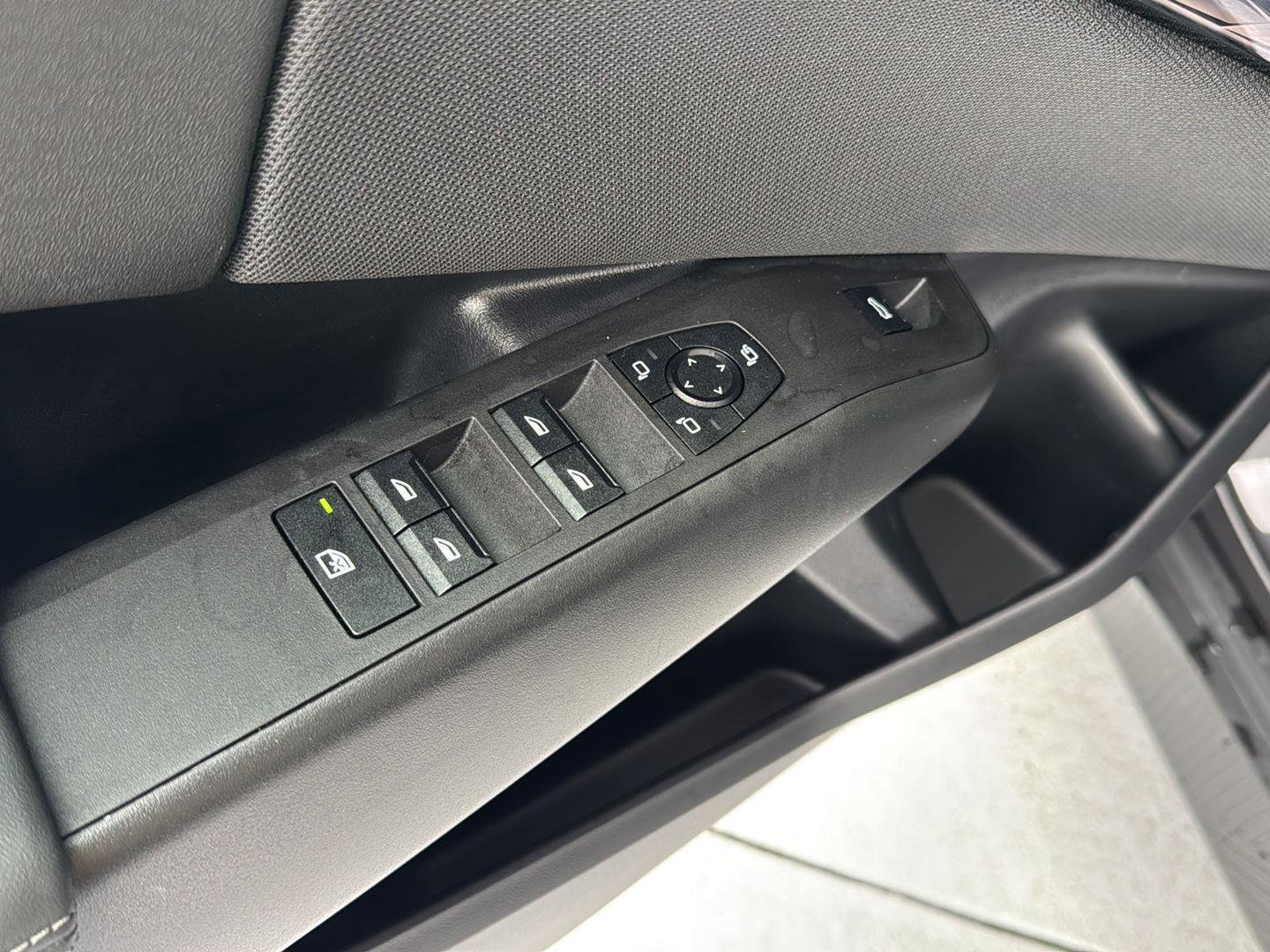 Certified 2025 BMW X3 xDrive30i w/ Premium Package image 28