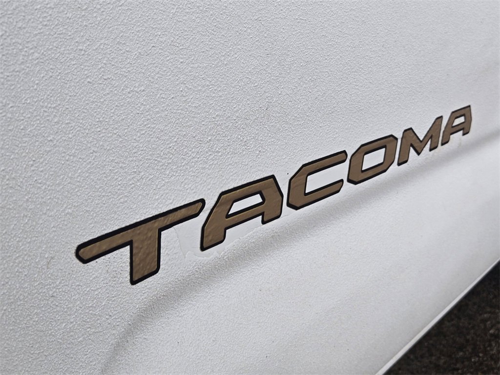 Used 2022 Toyota Tacoma TRD Sport w/ Technology Package image 9