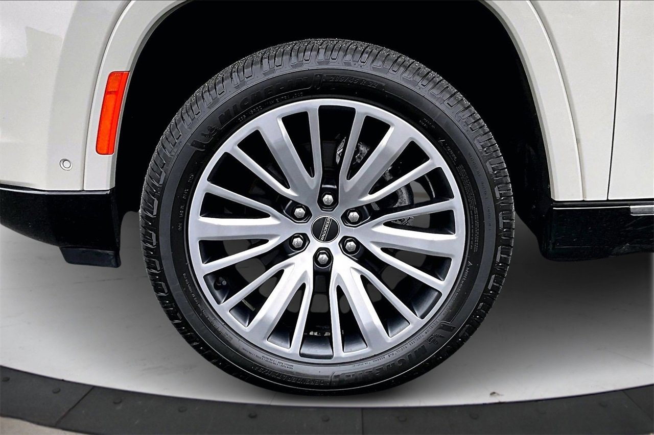 Used 2022 Jeep Grand Wagoneer Series III image 35