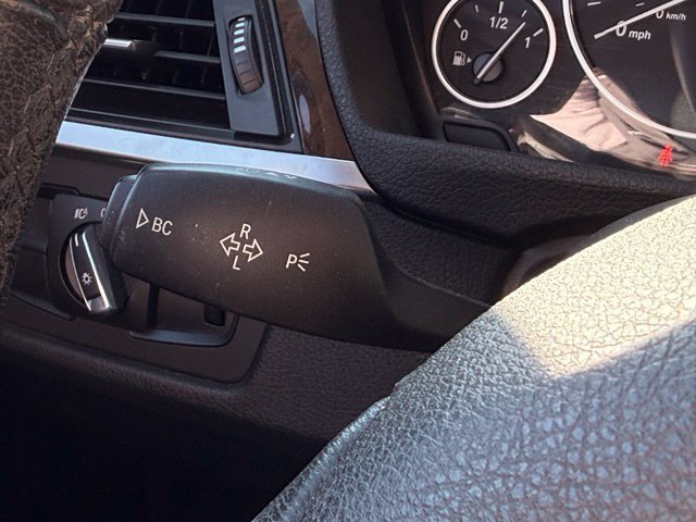 Used 2015 BMW 320i xDrive Sedan AWD/4WD image 25